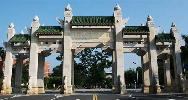 华南农业大学 学校大门